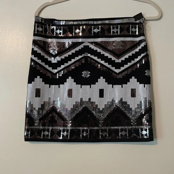 Express Geometric Patterned Sequin Mini Skirt Black and Silver Size Medium - Picture 1 of 7